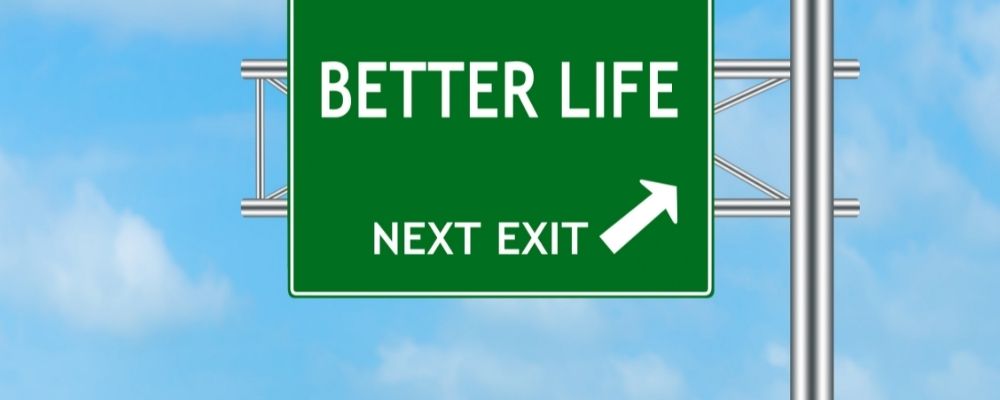 Afslagbord waarop 'better life' staat
