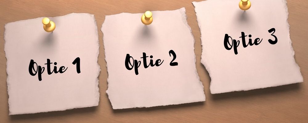Drie notitiepapiertjes met optie 1, 2 en 3 erop geschreven